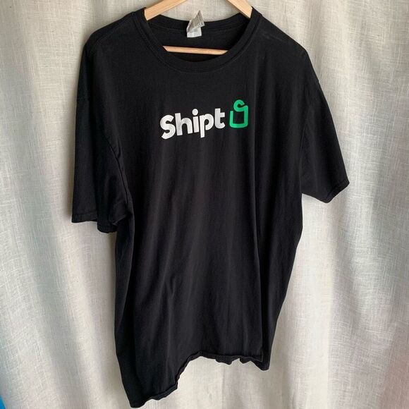 Shipt T-Shirt Men’s Size 2XL Black Logo Softstyle Gildan DeliveryTee Authentic - Picture 1 of 9